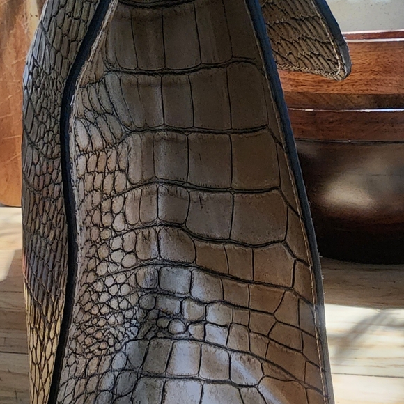 Claudia Firenze large print embossed bag - Picture 3 of 5